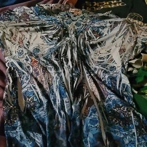 Medium sleeve blouse